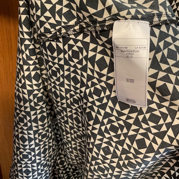 Roxy Geometric Black, White, Navy Blue Open Back Dress. Size S. - Picture 4 of 4